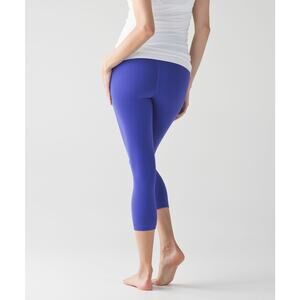 Lululemon Wunder Under Crop (Hi-Rise) 21" Luxtreme Size 4 Purple